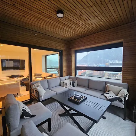Toppleilighet Pa Elvekanten Med To Romslige Soverom Forde  Exterior photo