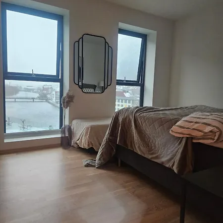 Toppleilighet Pa Elvekanten Med To Romslige Soverom Forde  Exterior photo